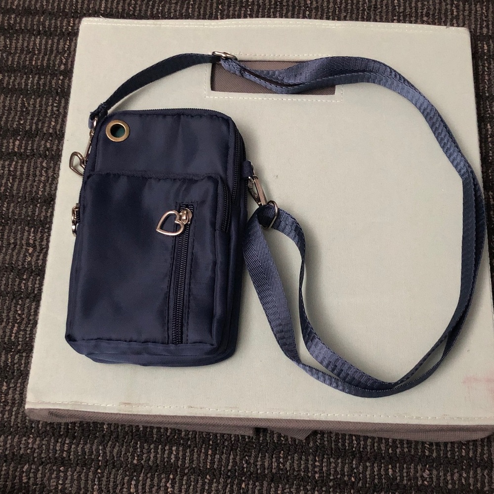 🚚 Heart Zippered Navy Crossbody Bagpl